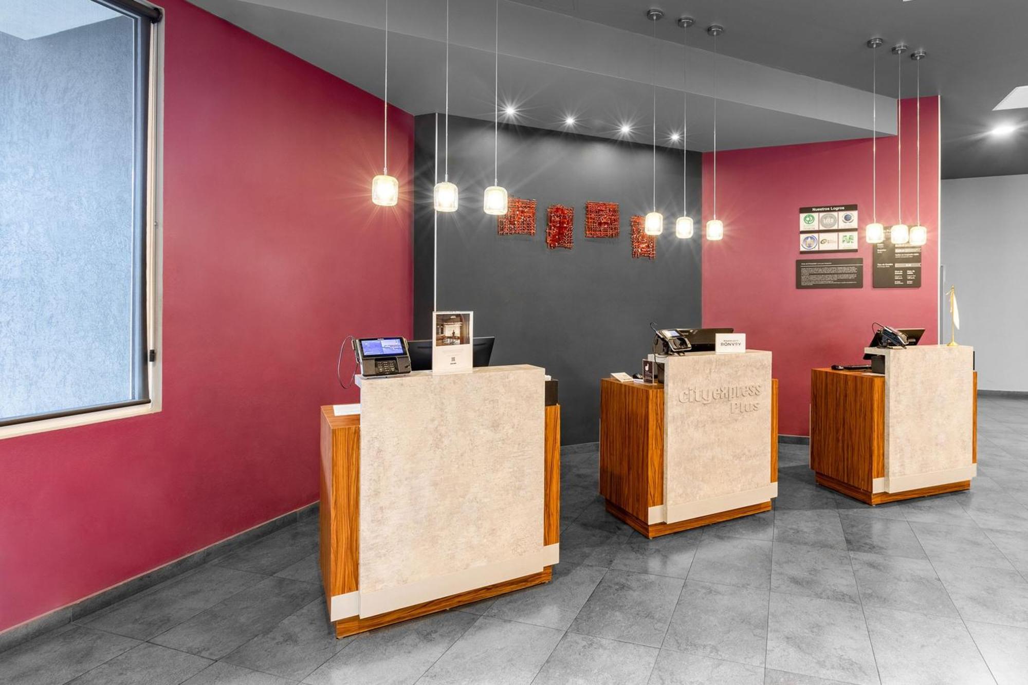 瓜达拉哈拉博览会城市普拉斯酒店 萨波潘 外观 照片
